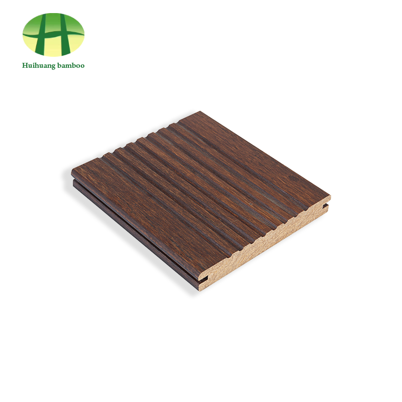 Podovi od bambusa s velikim valovima